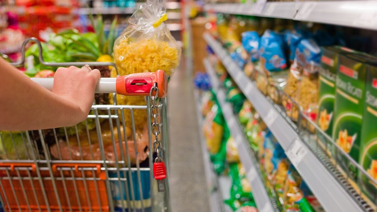    Покупка продуктов питания© Fotolia / Gina Sanders