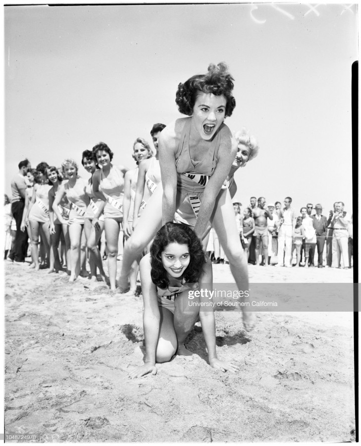 21 век принёс человечеству повальное увлечение диетами и фитнесом. Наверное, в некоторых случаях это неплохо и может быть даже полезно.-28