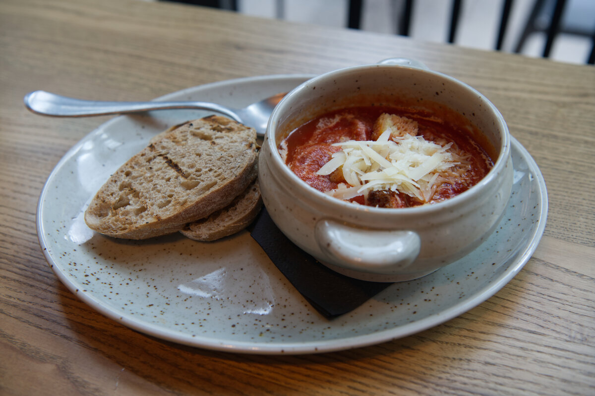 Итальянский томатный суп- на мой взгляд чего-то не хватает.