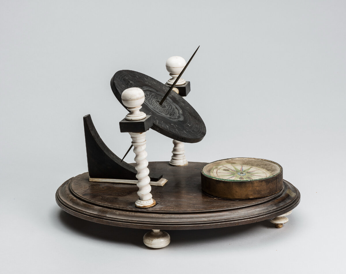 Часы солнечные универсальные экваториальные. Россия, начало 1710-х – первая половина 1720-х годов. Государственный Эрмитаж, Санкт-Петербург