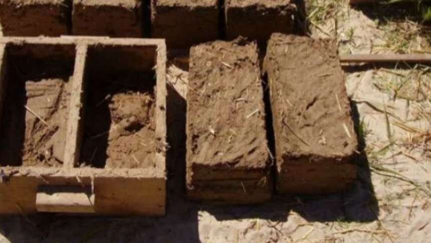 Как приготовить глину для кирпича. Глина для кирпича. Огнеупорная глина. Как приготовить глину для кирпича. Подготовка глины для керамики.