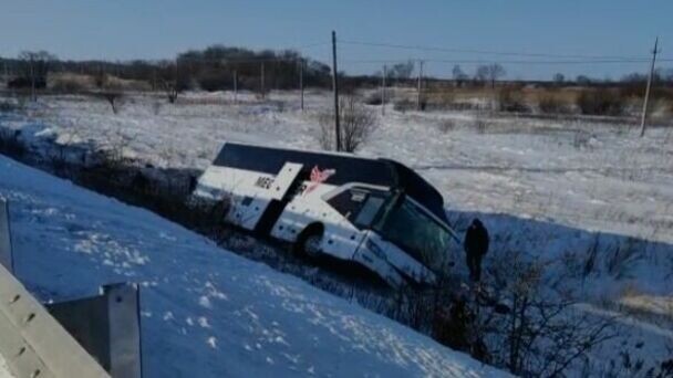     Губернатор Хабаровского края Михаил Дегтярев сообщил, что количество погибших выросло до 7 человек в ДТП с междугородним автобусом. Всего госпитализировали 23 человека.