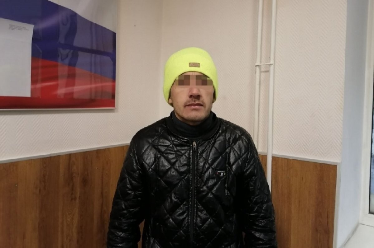    В Тюмени иностранец закрылся в автомобиле от сотрудников ГИБДД