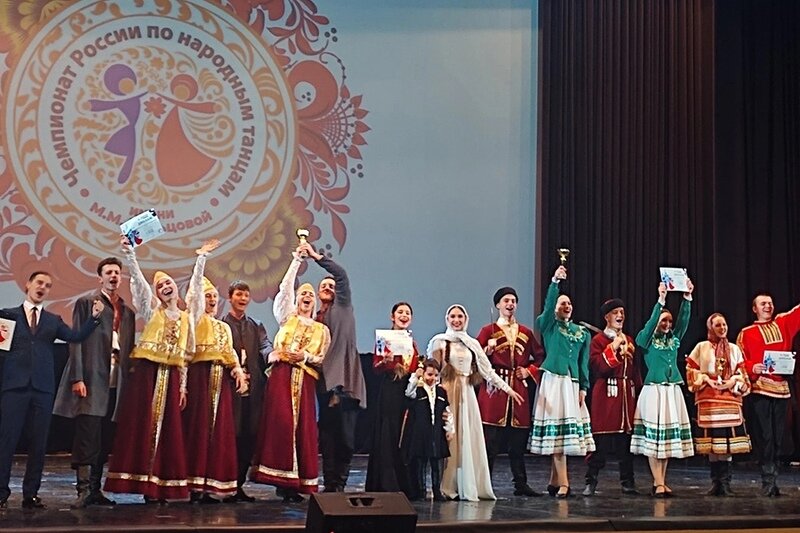    Образцовый хореографический коллектив "Искры Севера" занял второе место и завоевал диплом лауреата первой степени на чемпионате России по народным танцам.