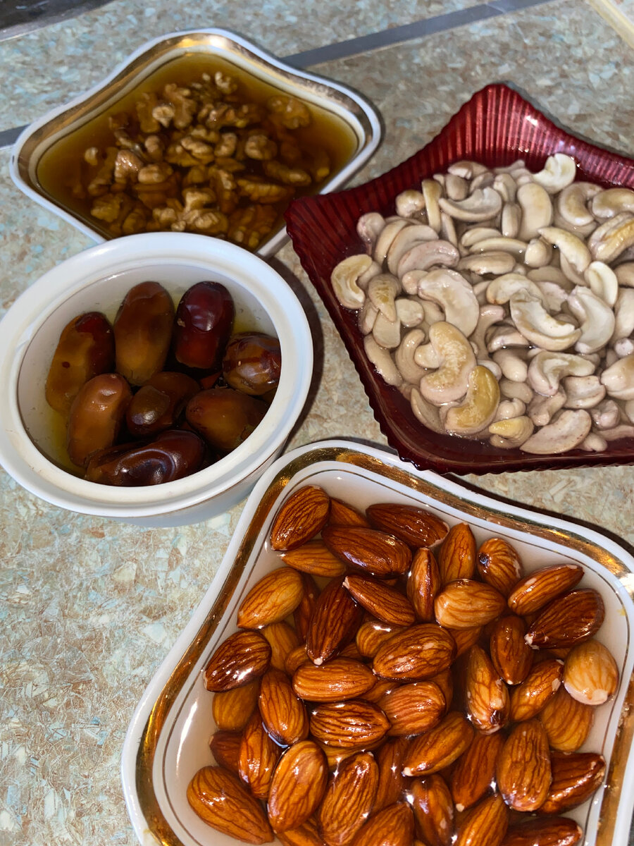 Если не терпится готовить, орехи можно замочить на пару часов