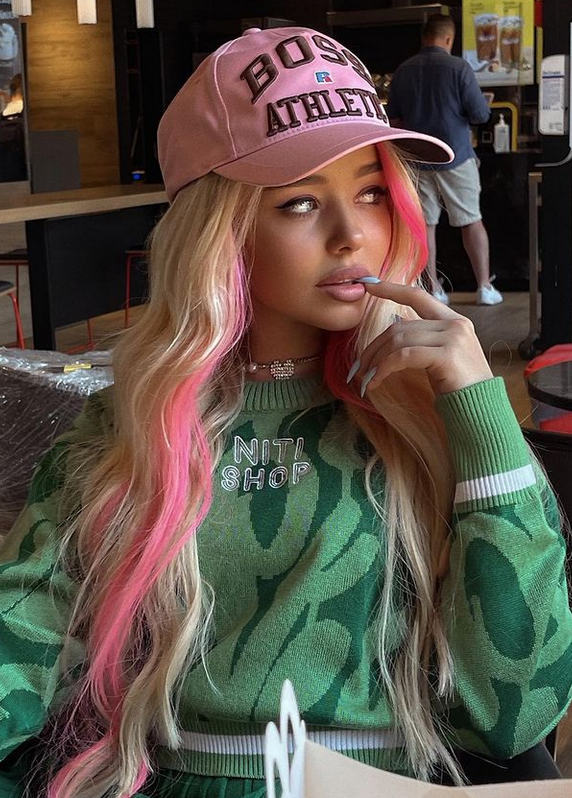 фото взято из личного аккаунта Полины Лебедевой, https://www.instagram.com/lebedevapolya/