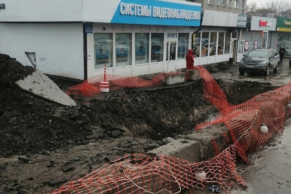     Яму разрыли возле дома №118/1 по улице Немировича-Данченко. Фото: «АСТ-54».