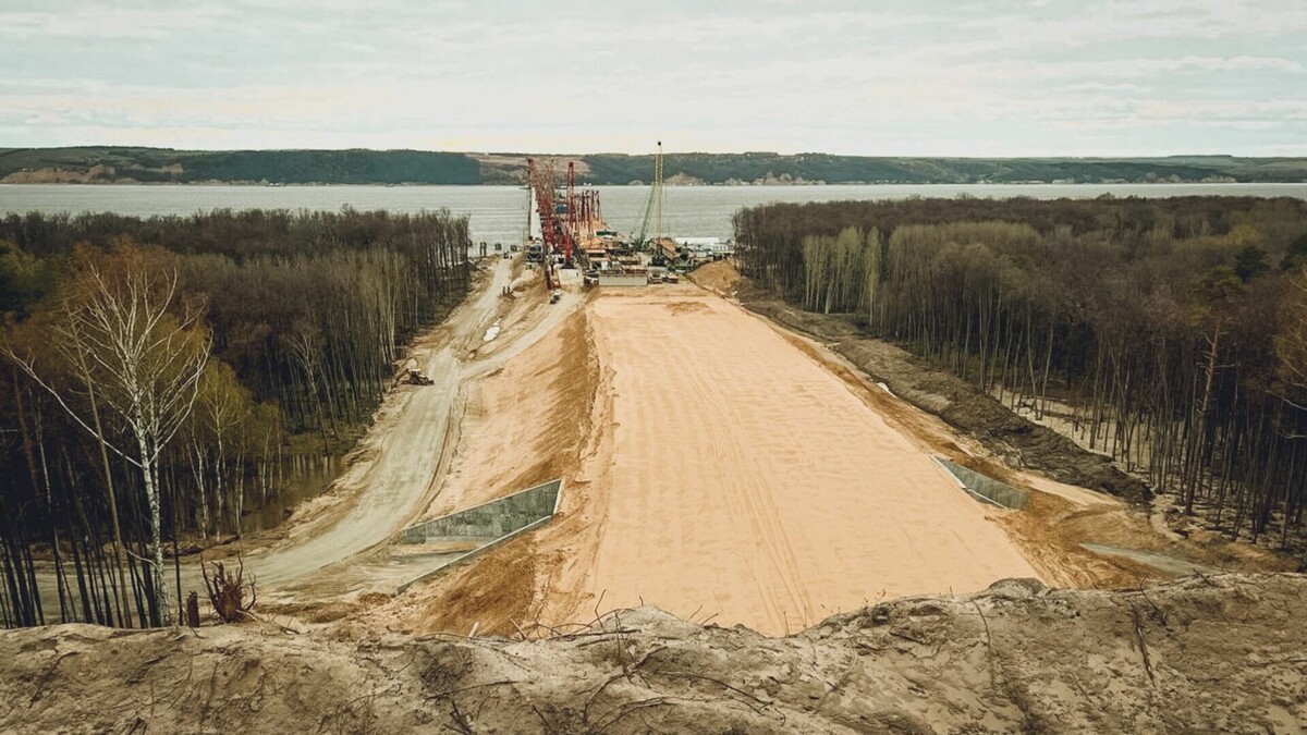     За 2022 года по федеральным проектам Татарстан потратил на дороги 193 млрд рублей. Об этом во время пресс-конференции рассказал заместитель министра транспорта и дорожного хозяйства республики Артем Чукин.