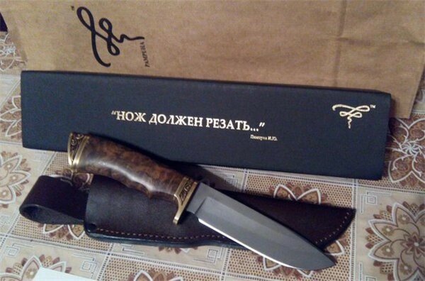 Не знаю, женская тема найфомания или нет, но этот пампухинский булатный нож мой )