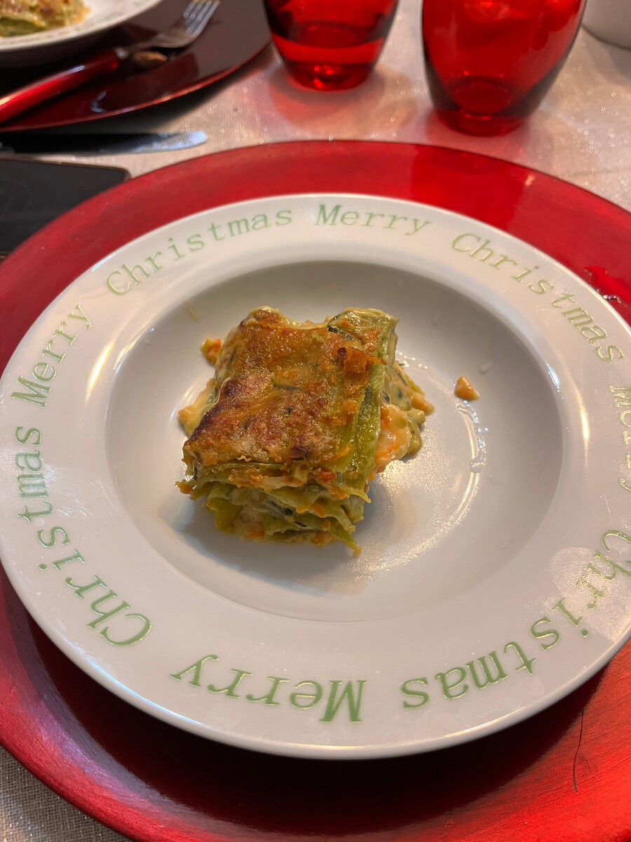 Я попросила маленький кусочек, потому что уже начинала наедаться 😁 Итальянцы ели порции в два-три раза больше, чем на этом фото)