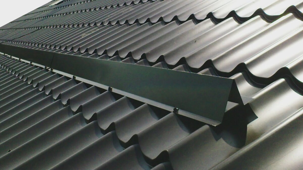    Уголковый снегозадержатель. Фото с сайта kaptur.club