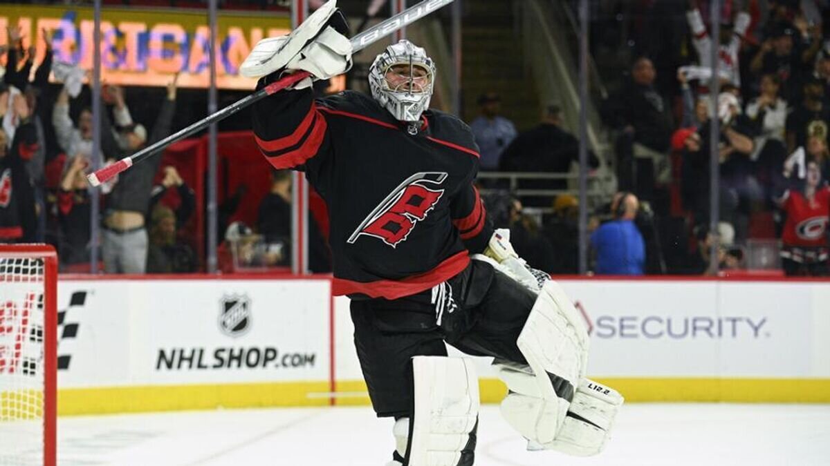    Российский вратарь "Каролины Харрикейнз" Петр Кочетков© пресс-служба НХЛ