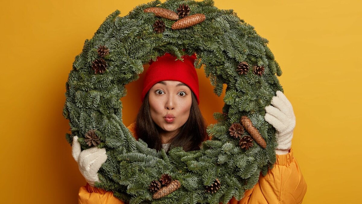     Новогодние каникулы уже подошли к своему «экватору», но оставшиеся выходные можно провести весело, в дружной компании и на свежем воздухе. Экскурсия «Котиковские колядки» — автобусный тур с посещением города Вяземский и села Котиково.