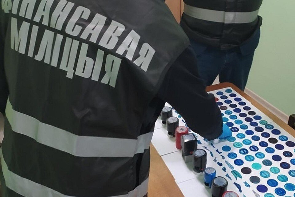     Мошенники подделывали документы о стоимости товаров и перепродавали их втридорога. Фото: КГК