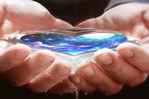 С влиянием астрогелиогеофизических факторов (космические, солнечные лучи, излучения земли) Станислав Валентинович связывает известные всем особые свойства крещенской воды. Эти свойства С.В. Зенин и его коллеги проверяли совместно с учёными из института медико-биологических проблем РАН. За состоянием воды следили в течение года. В результате выяснилось, что 18 января в период с 17-30 до 23-30 наблюдается резкое изменение свойств воды. Аналогичный всплеск изменений в состоянии воды наблюдался 19 января с 23-30 до 3-30 в крещенскую ночь. По мнению С.В. Зенина, это объясняется тем, что Земля в эти периоды времени проходит определённые точки пространства, в которых на неё воздействуют космические лучи, приводящие к изменению свойств воды и земли в целом.