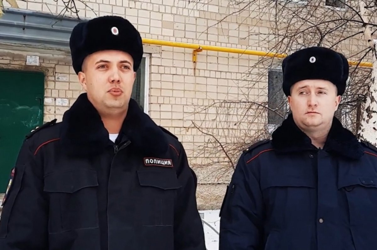    Несколько дней звала на помощь: в Гае участковые спасли 85-летнюю бабушку из запертой квартиры.