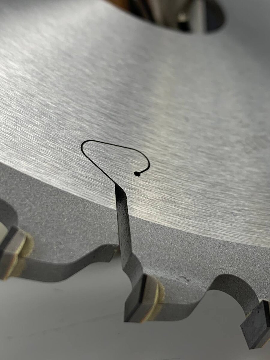 Термокомпенсационная прорезь