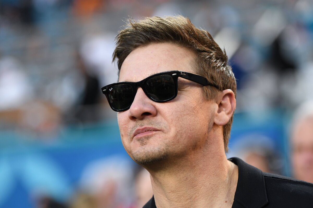     Стало известно, какие на самом деле травмы получил Джереми Реннер