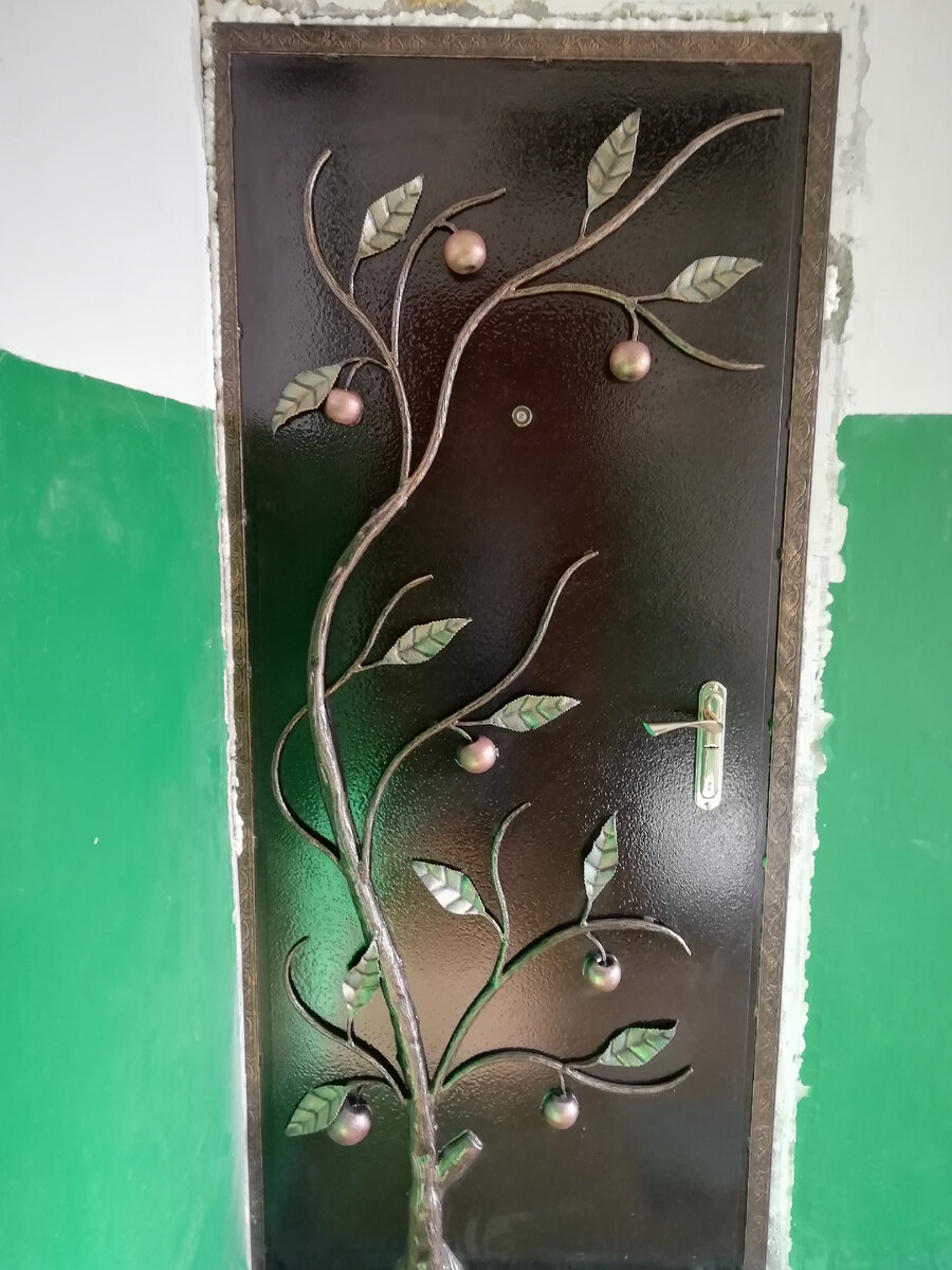 Входная дверь