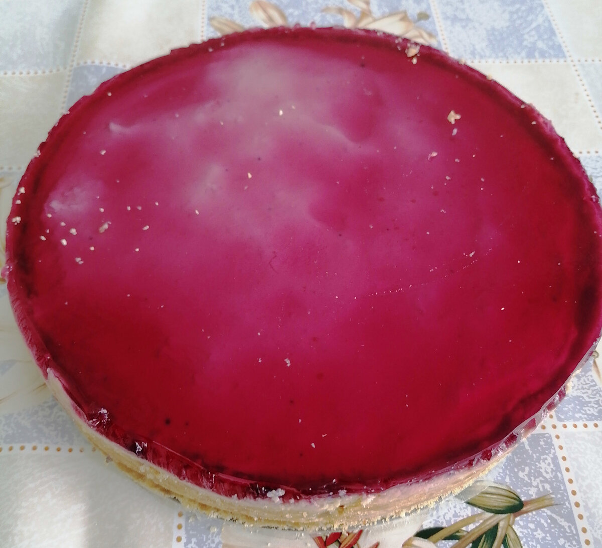 Привезла на работу. Края обсыпались в дороге. 