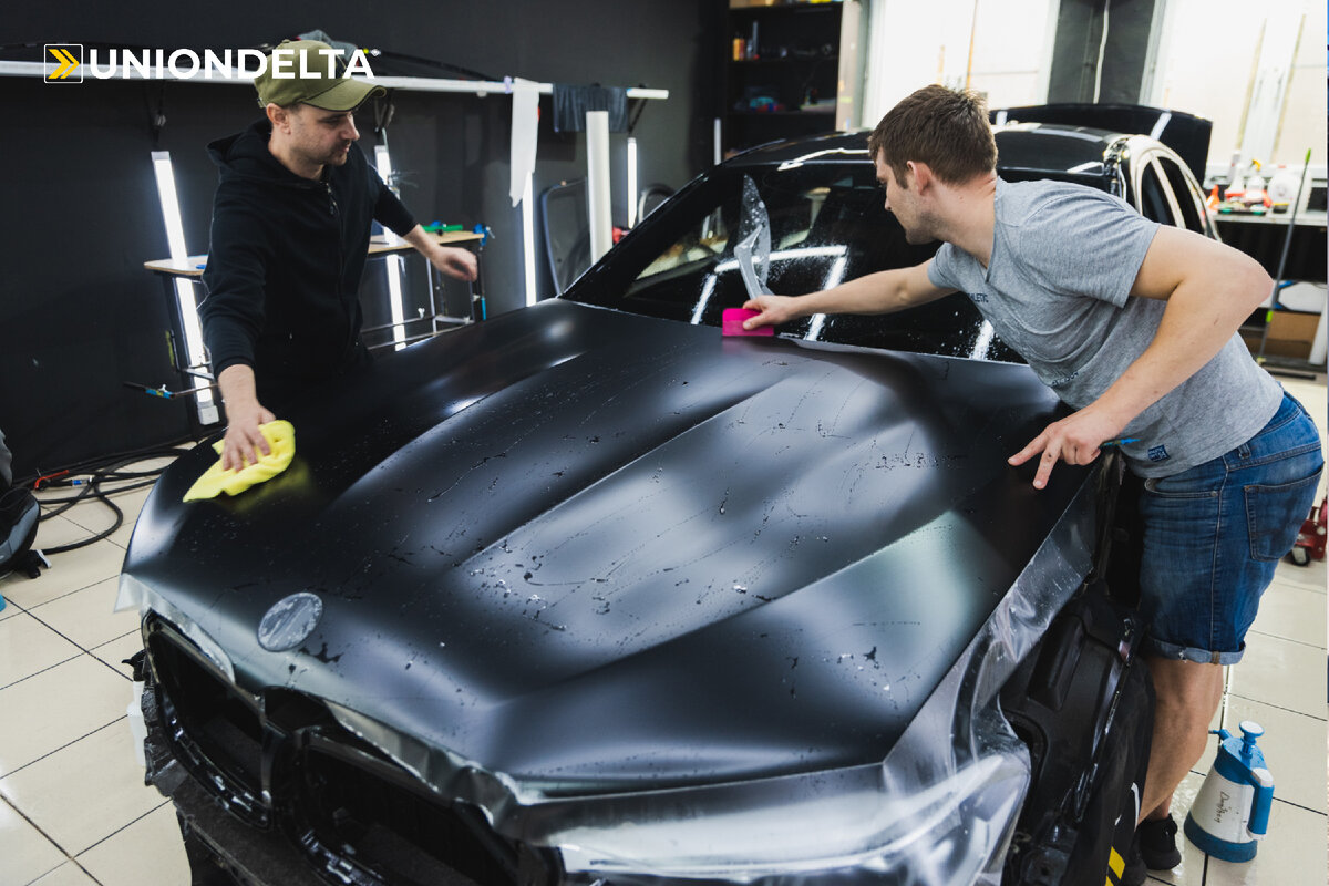Инсталляция пленки DELTASKIN HYBRID CLEAR MATTE на кузов автомобиля студией Brothers-Style
