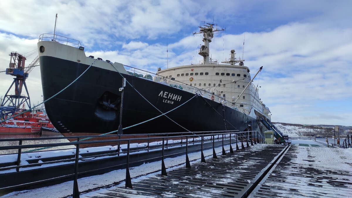 Ледокол ленин мурманск фото. Атомный ледокол Ленин Мурманск. Атомоход Ленин Мурманск. Атомный ледокол Ленин. Проект 92 ледоколы.