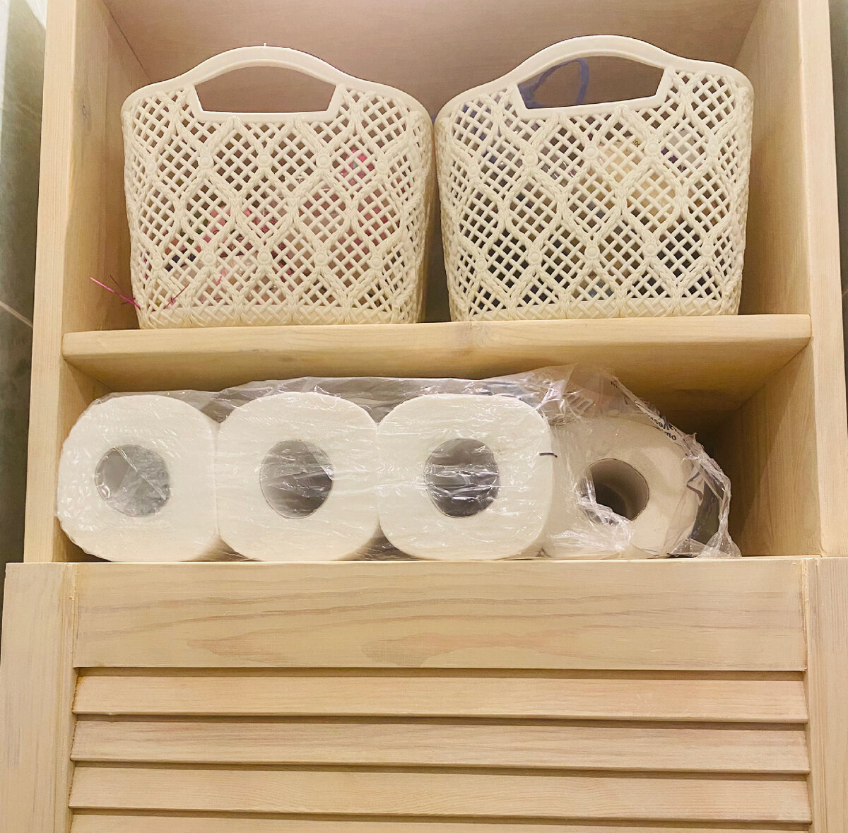 Два контейнера отлично прячут в себя всю мелочевку. Фото автора. 