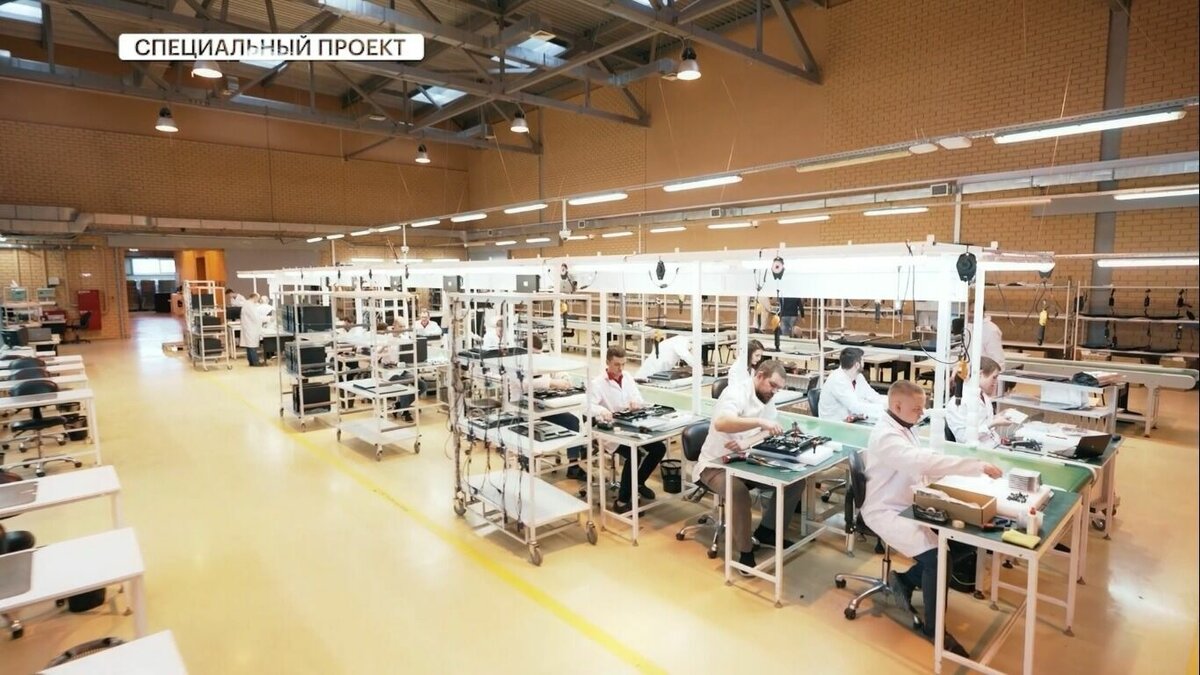     Ежегодно россияне покупают в среднем 12 млн компьютеров и 30 млн смартфонов. Рынок электронных товаров в России является крупнейшим в Европе. Но в каком состоянии он сейчас под действием западных санкций? Какие отечественные девайсы можно купить в Волгограде?