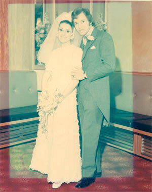 Фото, много лет простоявшее в рамке. Пример из блога фотореставратора image-restore.co.uk