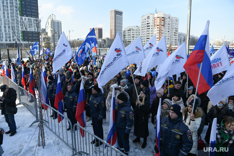    Среди участников концерта-митинга было много студентов и общественников