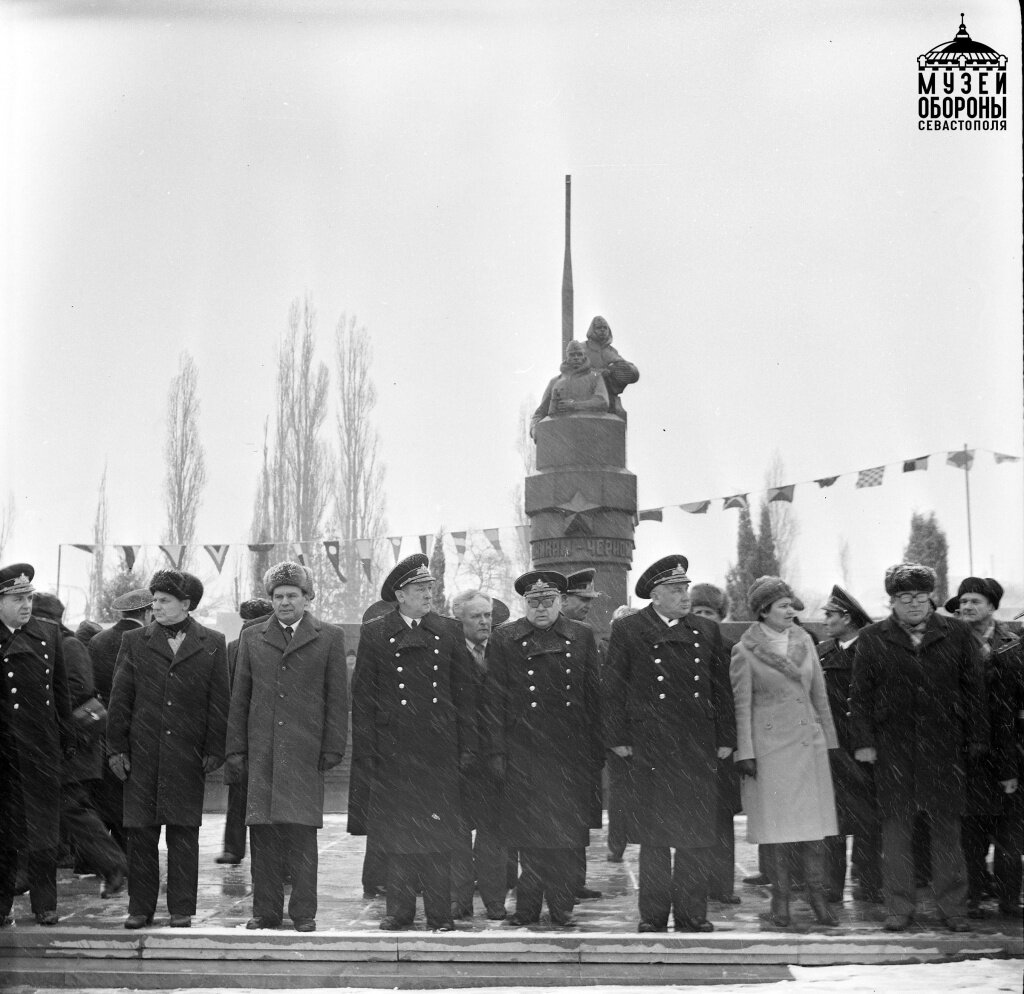 Церемония открытия памятника подводникам-черноморцам 23 февраля 1983 г. Фото В. Веренича
