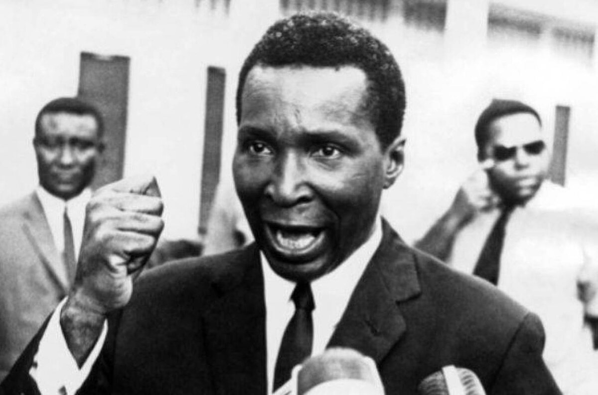 Да, такое одухотворенное выражение лица действительно достойно звания Великого магистра образования, науки и культуры.