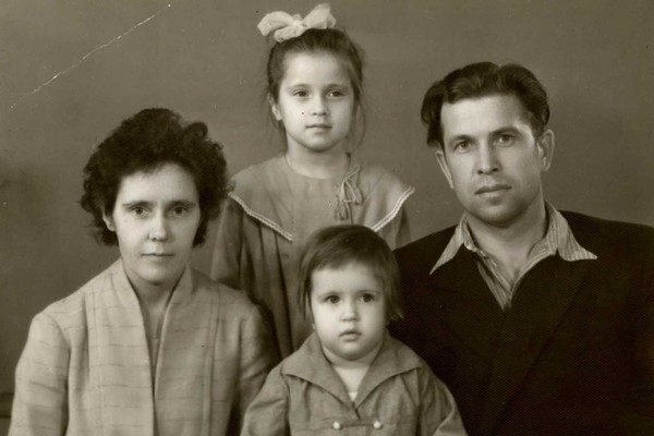 Семейная фотография Сотниковых