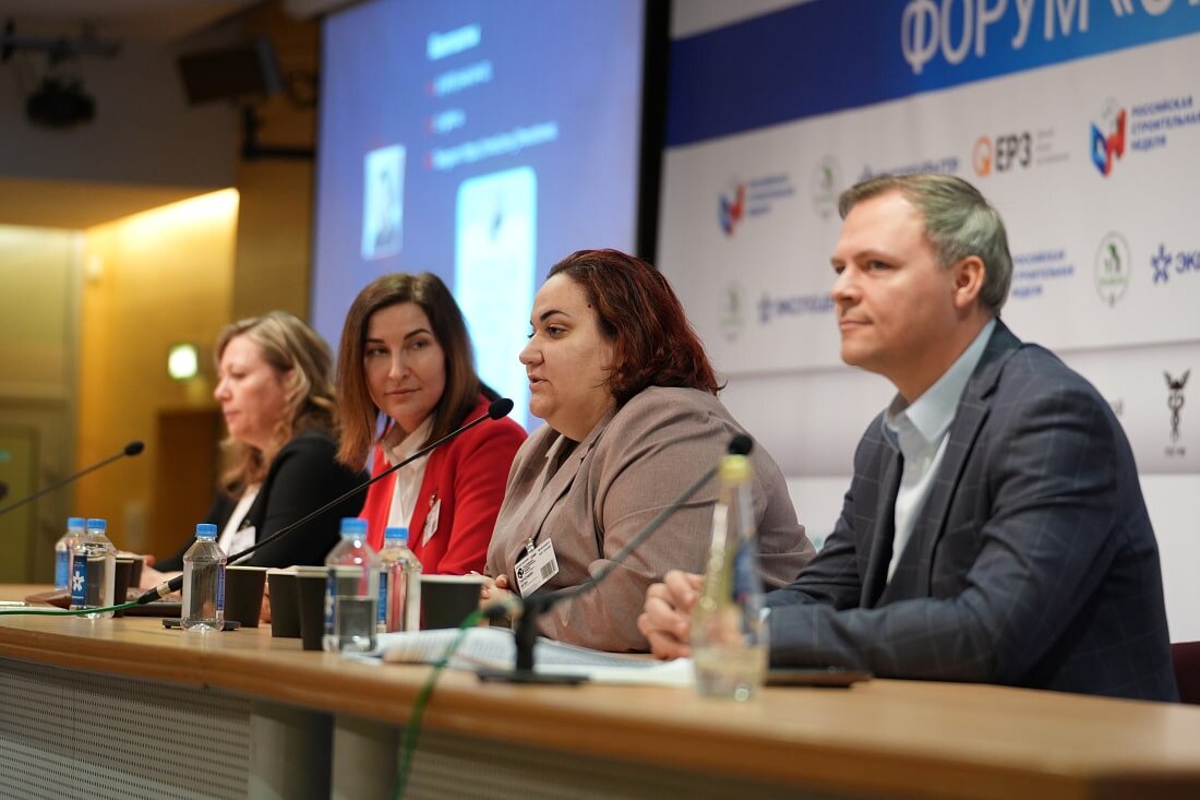 Спикеры круглого стола Маргарита Кобко, Елена Шерешовец, Ирэн Парсамян и Юрий Нетреба