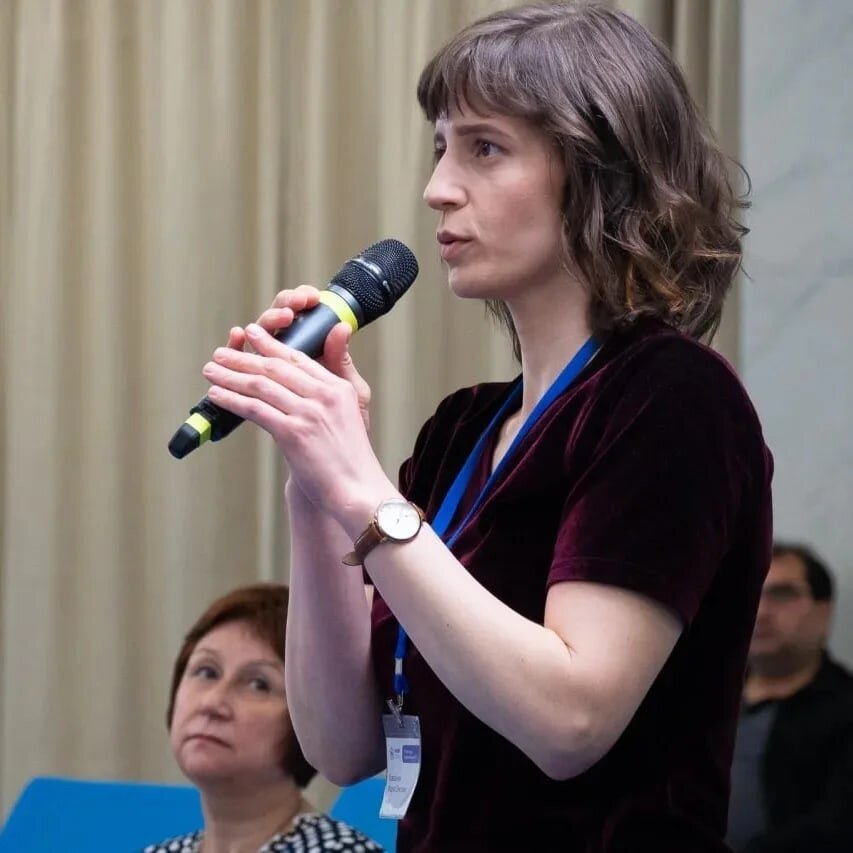 На конференции каждый имеет возможность задать интересующий вопрос специалистам