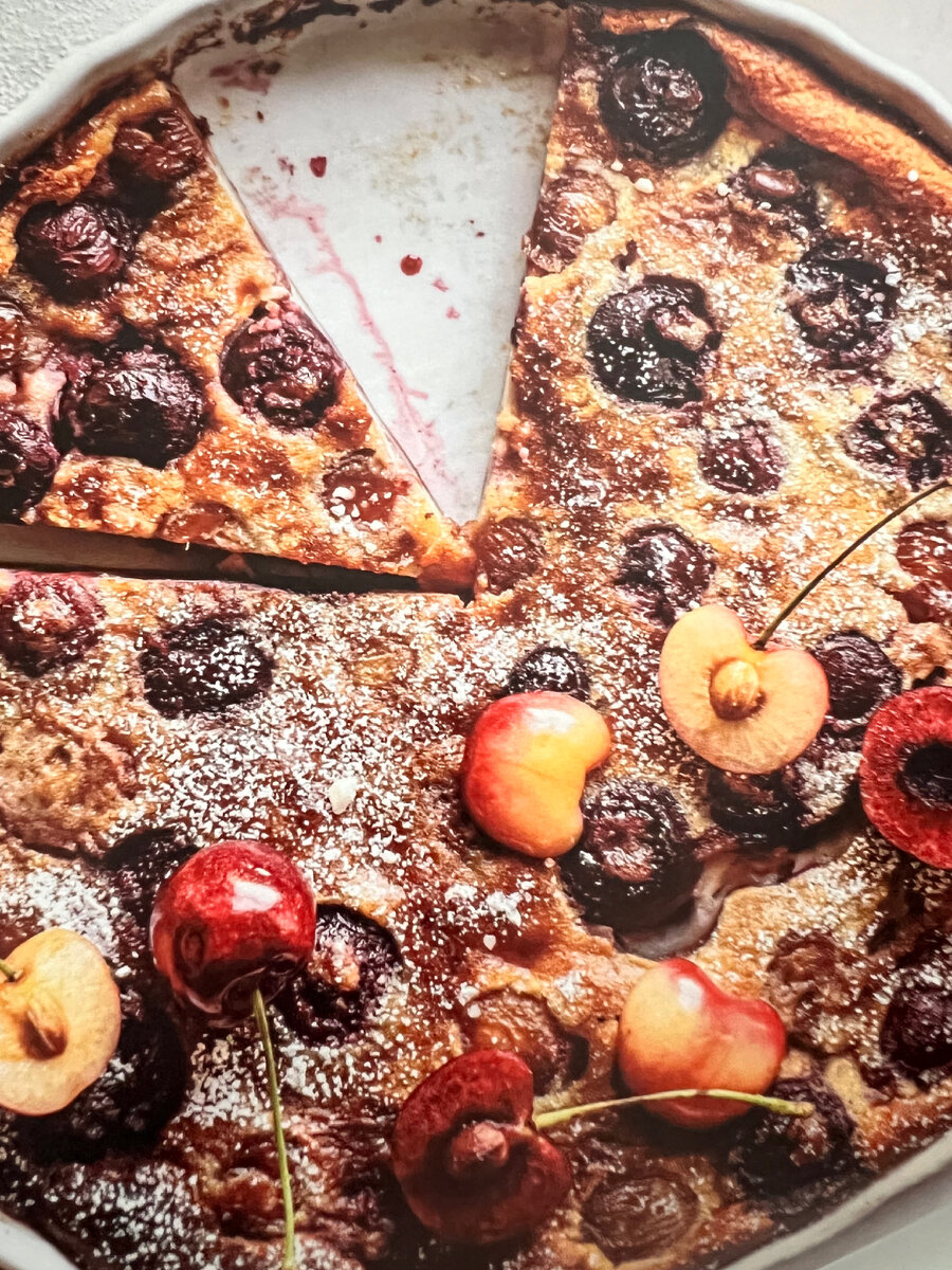 Клафути с яблоками рецепт с фото Individual Mixed Berry Clafoutis - Clafoutis is a traditional French dessert t