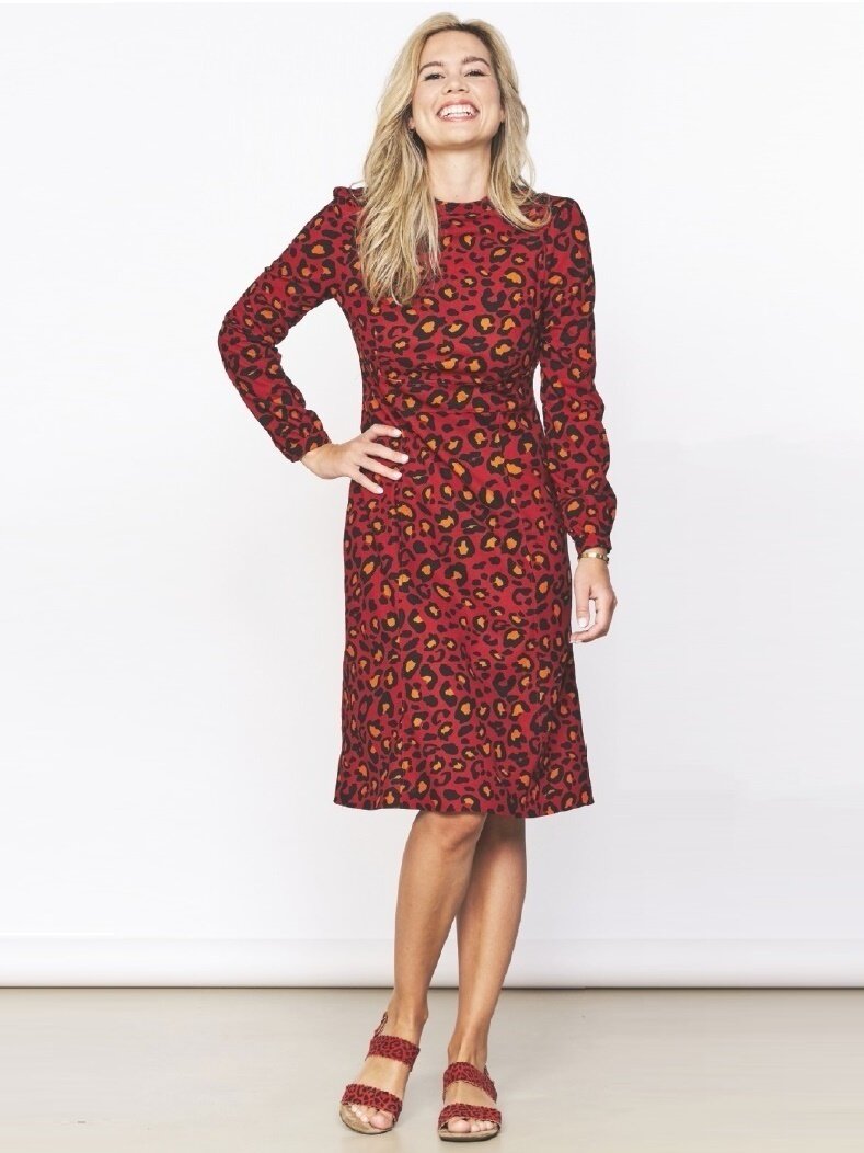 Платье с деталями в стиле 70х.