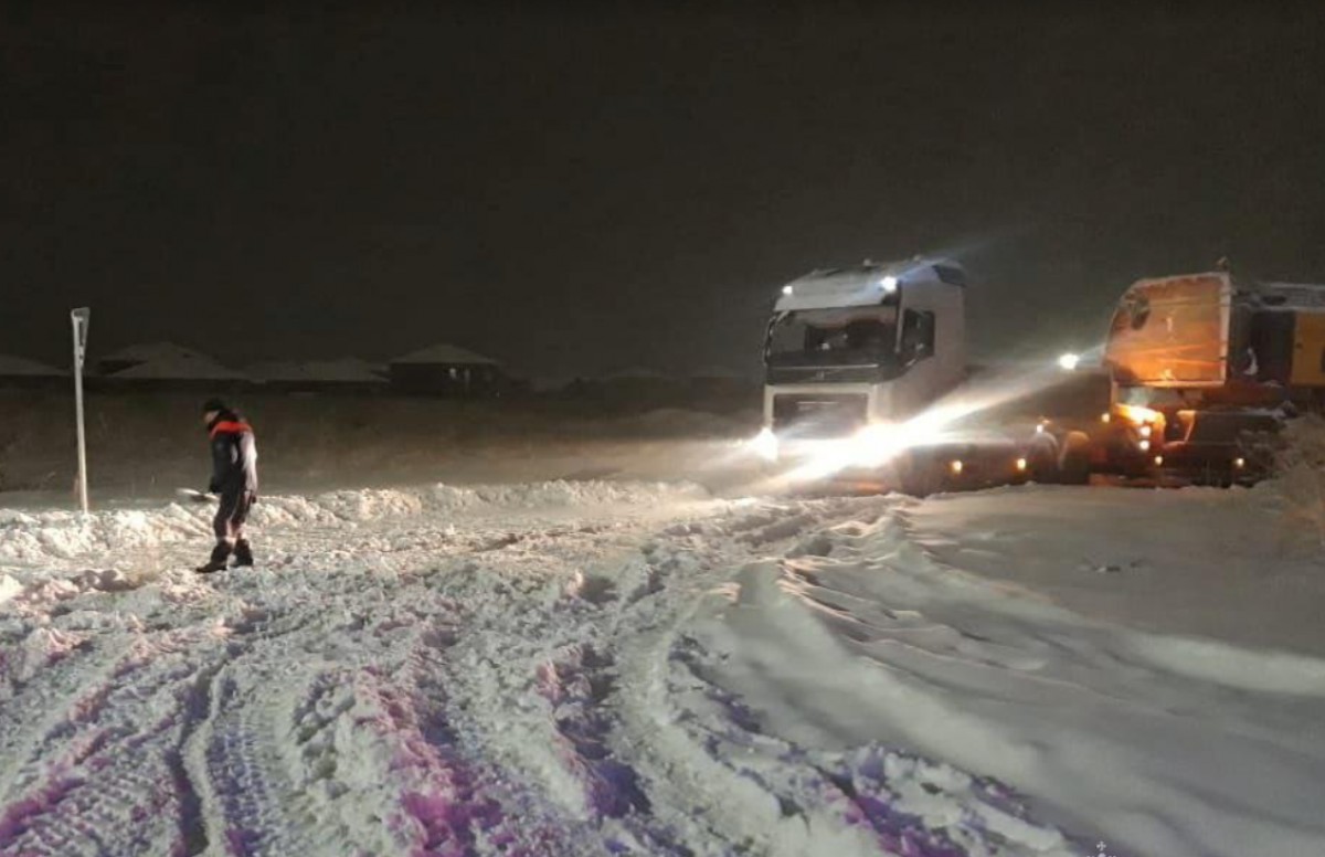    В Хабкрае спасатели за два дня эвакуировали три застрявшие фуры