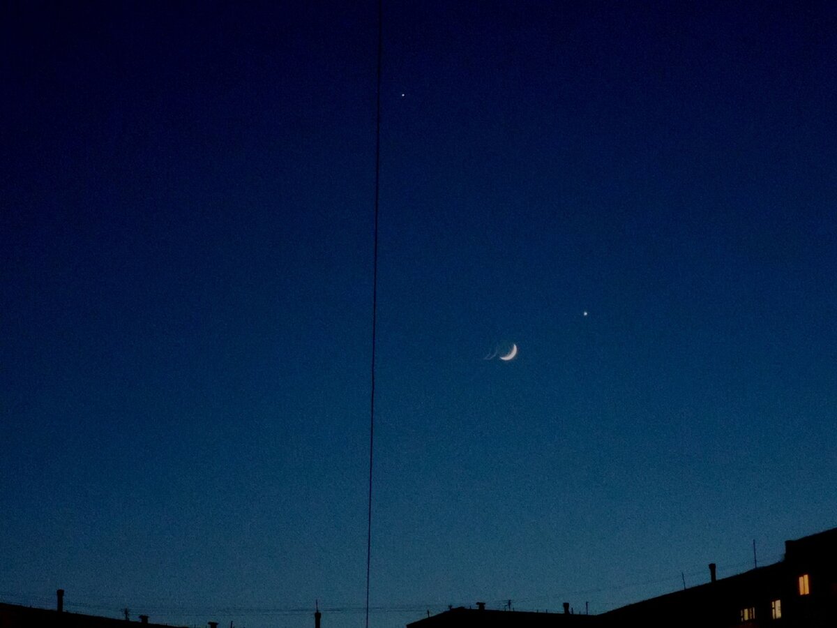 Сближение луны и юпитера. Сближение луны и юпитера. Сближение луны и юпитера. Сближение венеры и юпитера. Юпитер и луна на небе.