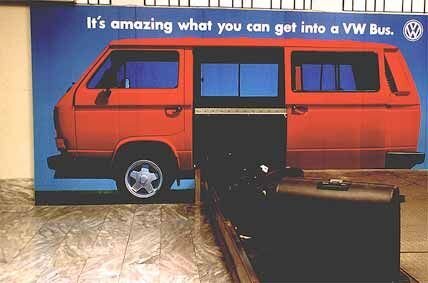      Зона ожидания багажа в аэропорту