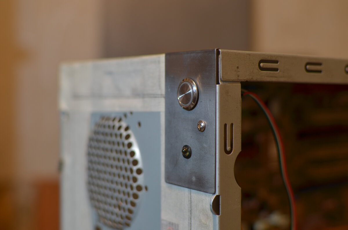 Примеряем деталюшку к месту.