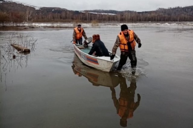 Паводок в подъем михайловке. Вода река. Подъем глубинных вод.