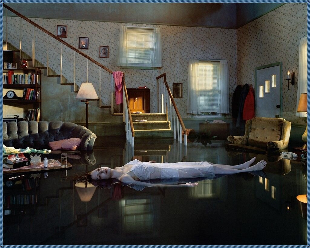 © Грегори Крюдсон (Gregory Crewdson). Офелия. 2001.