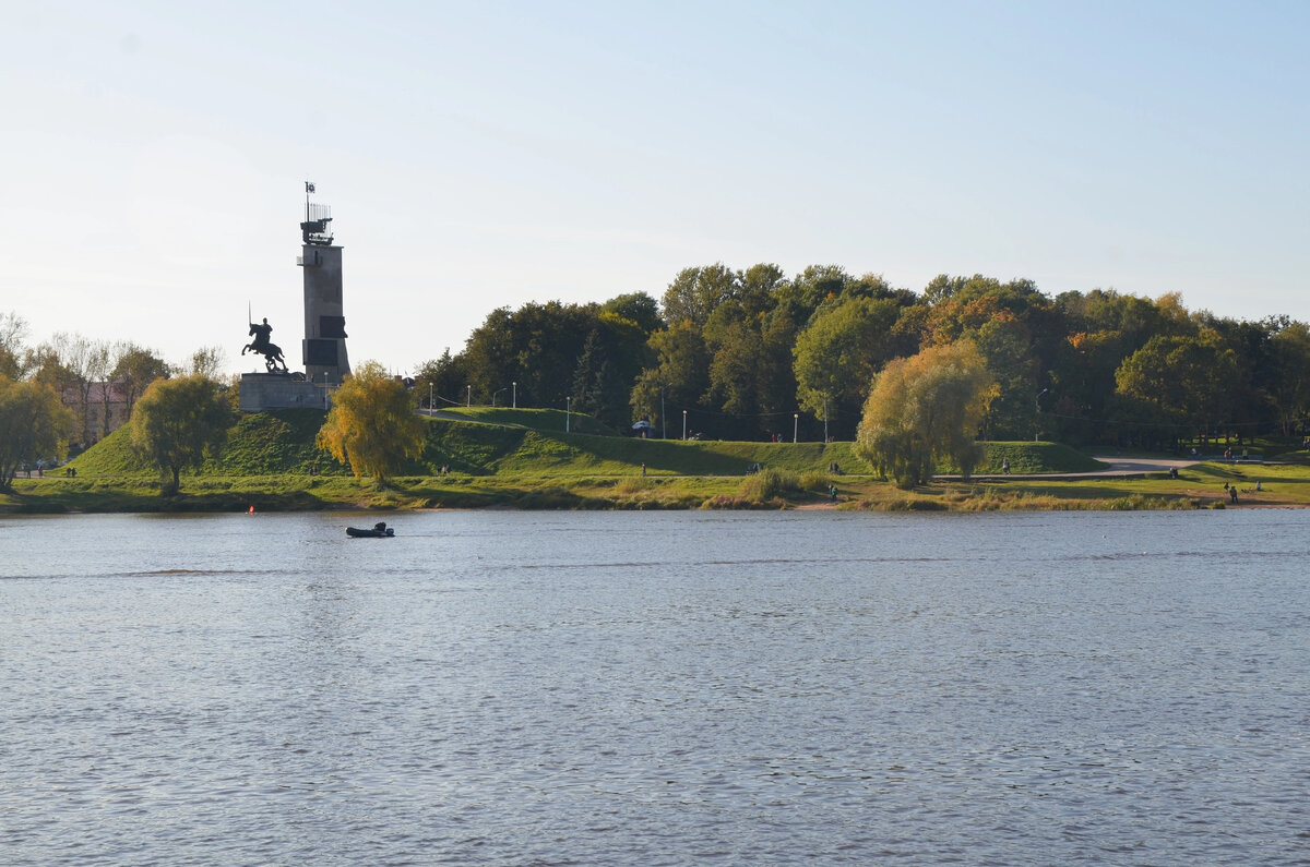 Монумент Победы — памятник в ознаменование победы Советского Союза над фашизмом.