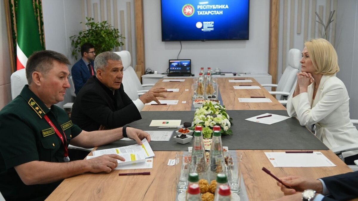     Глава Татарстана Рустам Минниханов принял участие в подписании соглашения о сотрудничестве между правительством республики и ППК «Российский экологический оператор». Об этом сообщила официальный представитель Казанского Кремля Лилия Галимова.