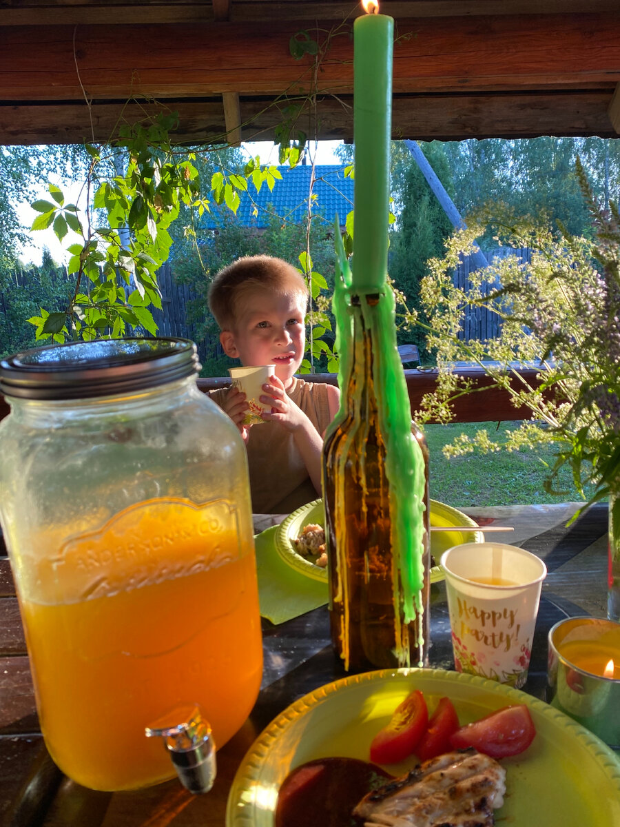 Фото автора. Но во многом скандинавы правы. Ловить отблески заката на детских лицах - это не стоит ничего, но, вместе с тем, бесценно! 