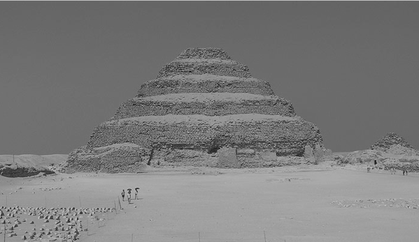 Ступенчатая пирамида. Изображение взято из книги А. Ю. Склярова "Пирамиды: загадки строительства и назначения", издательство ВЕЧЕ, 2013