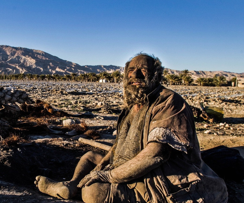 Самого грязного человека. Аму Хаджи человек который не мылся 60 лет. Самый грязный человек в мире Аму Хаджи.