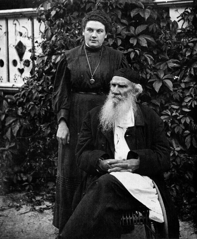 Лев Толстой и его дочь Александра Толстая, фото из архива музея в Ясной Поляне.