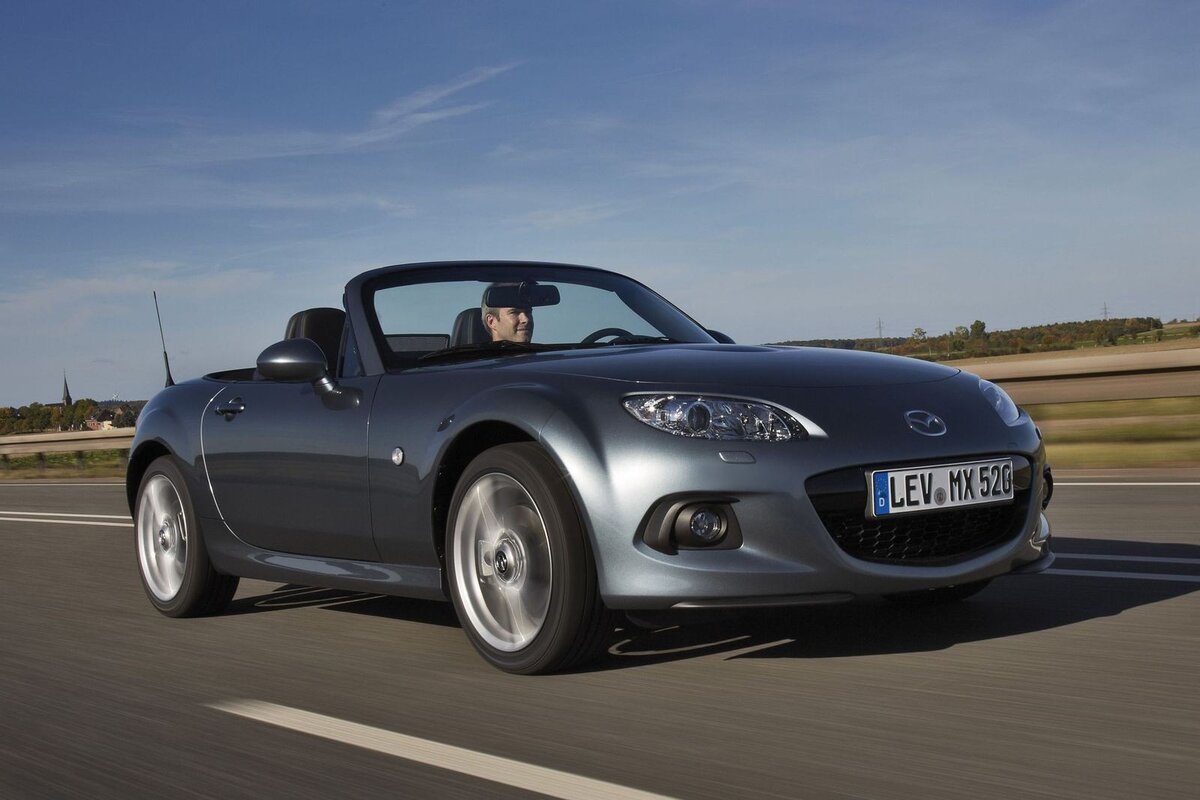 И на лето, и на зиму: стоит ли покупать Mazda MX-5 III NC за 1,5 миллиона  рублей | КОЛЁСА.ру | Дзен